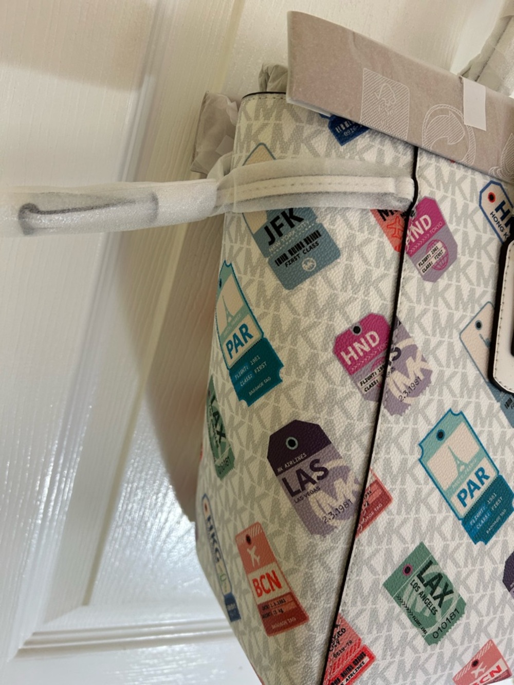 Michael Kors Tote with Multicolor Luggage Tag Print - Picture 4 of 7